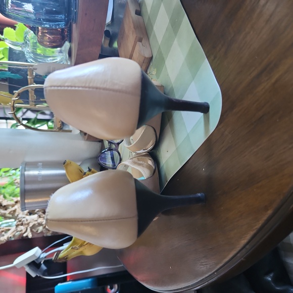 MICHELLE.K  heels size 8 1/2 - Picture 3 of 11